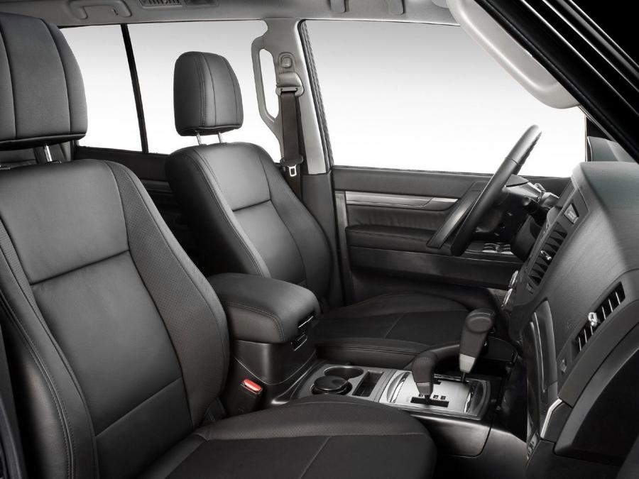  Mitsubishi Pajero 5-Door 2006 года  (фото 14 из 38)